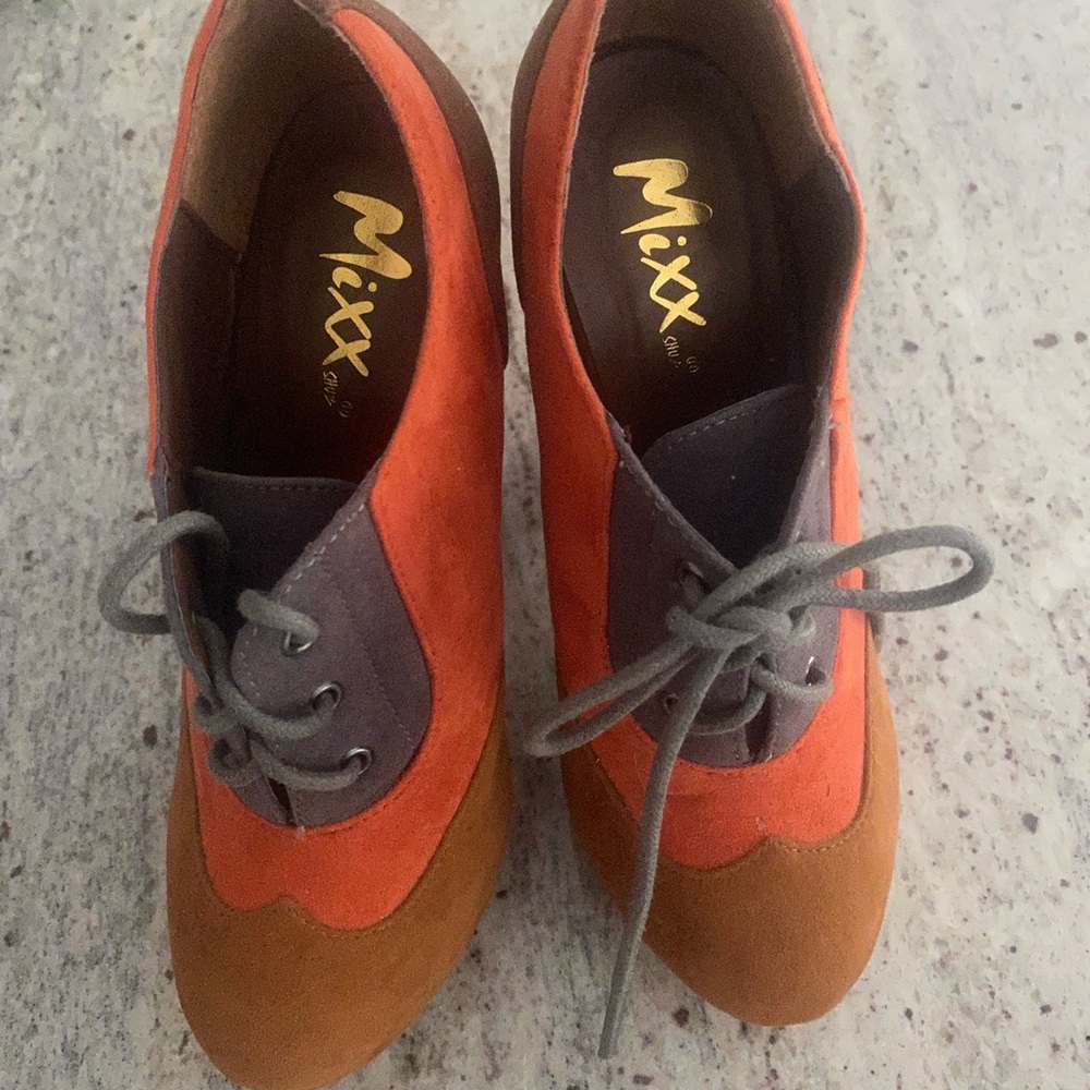 Mixx multi colored 3 hole lace up platforms, gray/orange, size 5 1/2